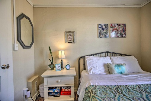 Coastal Cottage Escape - Walk to the Beach! image 11