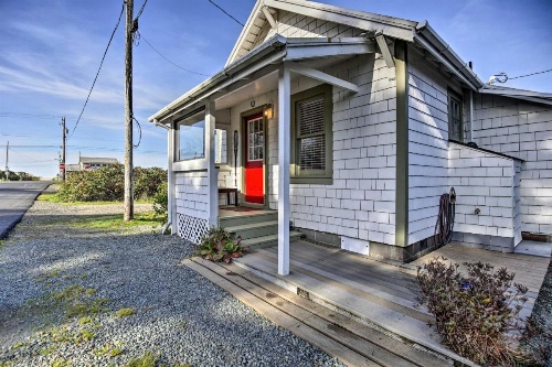 Coastal Cottage Escape - Walk to the Beach! image 14