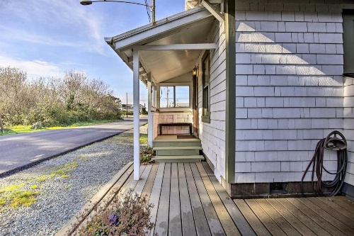 Coastal Cottage Escape - Walk to the Beach! image 16