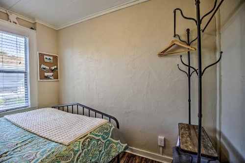 Coastal Cottage Escape - Walk to the Beach! image 17